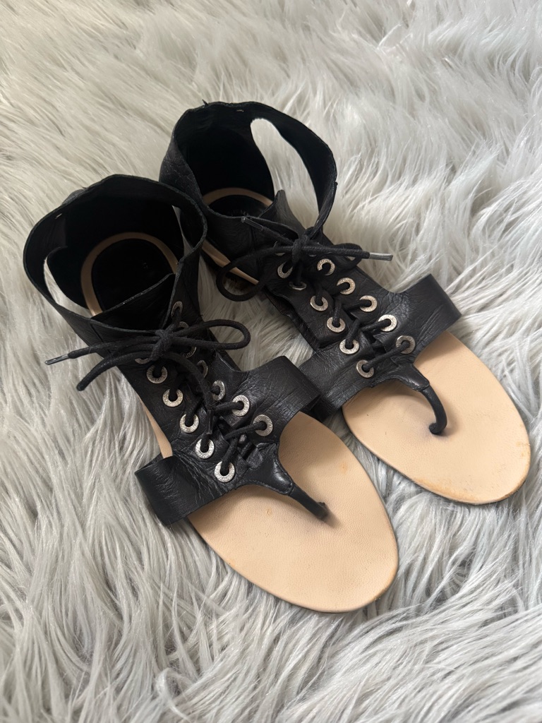 Chanel Black Leather Gladiator Thong Sandals Cc Logo Size 37 Size 7